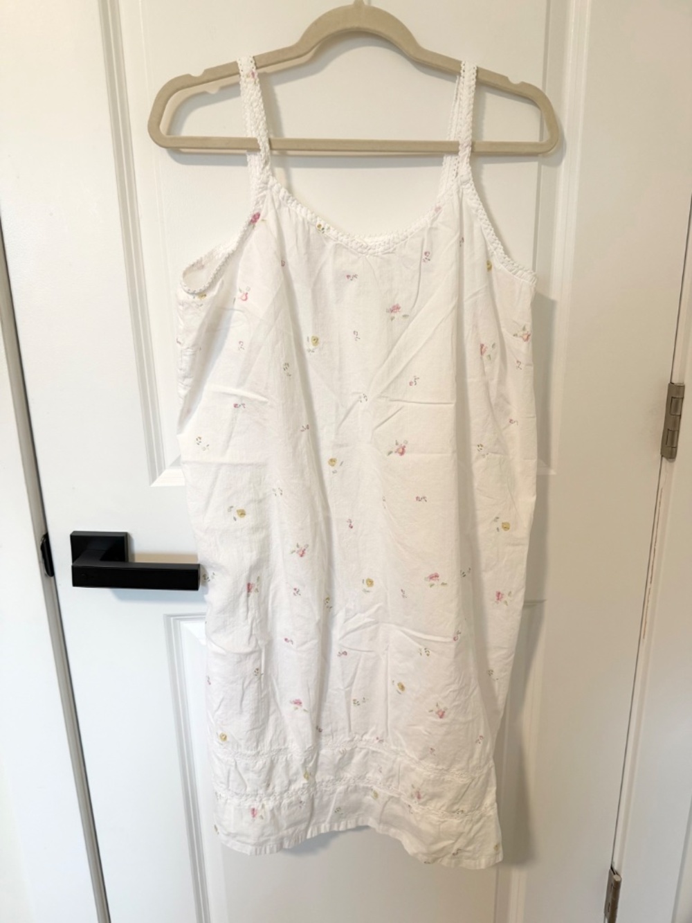 Vintage NightDress - Bright White with Flower pattern and lace